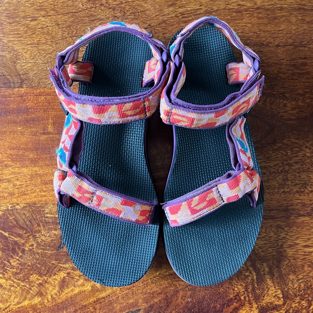 Teva women’s universal sandal 8